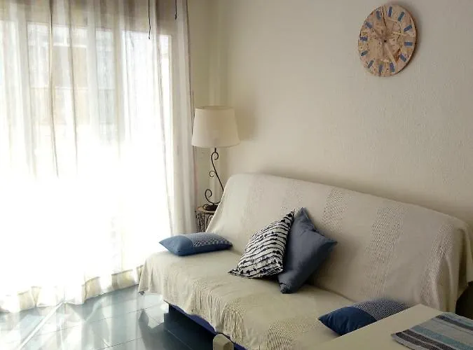 By The Sea 内尔哈